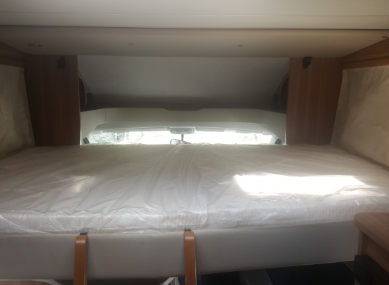 Weinsberg CaraSuite 700 ME Lakóautó - Ágyak