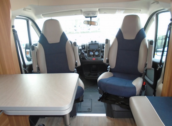 Weinsberg CaraSuite 700 ME Lakóautó - Belső