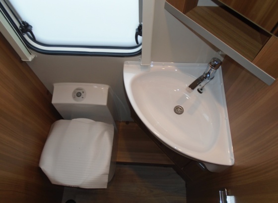 Weinsberg CaraSuite 700 ME Lakóautó - Mosdó