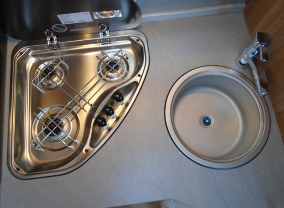 Weinsberg CaraSuite 700 ME Lakóautó - Konyha