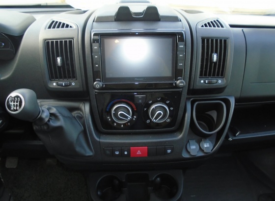 Weinsberg CaraSuite 700 ME Lakóautó - Műszerfal